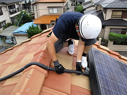 架台点検・ボルトの弛み・サビ・変形手作業によるパネルの固定確認